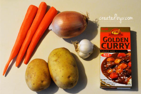 One of my family's favorite meals is Japanese curry rice with chicken, onions, carrots and potatoes. Check out this simple step-by-step tutorial to prepare this popular and delicious dish at home.