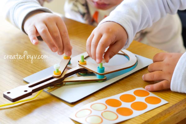 How to Add Creativity to Parenting {The Easy Way}