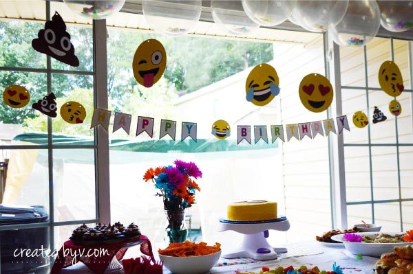 Emoji Face Signs // Sensational emoji-themed party supplies to celebrate a special birthday. #letsparty