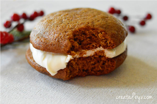 Gingerbread Whoopie Pies // perfect for parties or packaged up as gifts! Gingerbread + Cream Cheese Frosting = Heaven